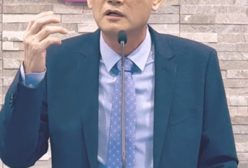 백 승 철 시인
사모하는교회 담임목사. 문학평론가. 
에피포도예술과문학 대표