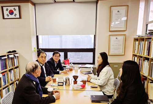 김준곤목사 기념사업회 사무총장 김철영목사(왼쪽 두번째), 엑스플로 74대회에 참가했고, 엑스플로 ’‘74대회를 학술적으로 연구한 김철해 박사(전 횃불트리니티신학대학원대학교 신약학 교수, 왼쪽 첫번째)는 지난 1월 7일 국가유산청을 방문해 세계유산정책 담당자들을 만나 협의를 했다.